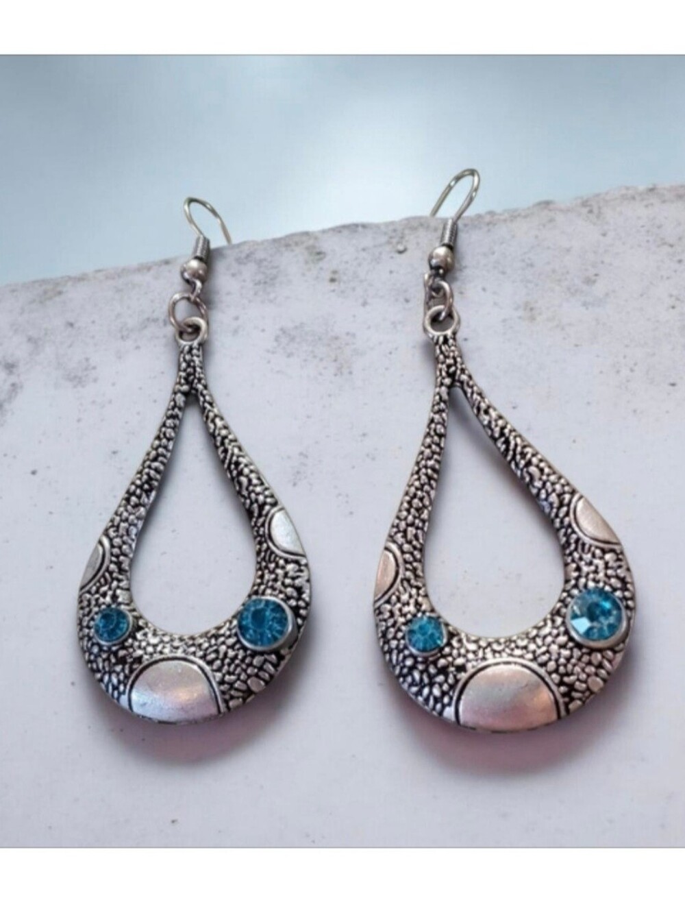 Silver Tone & Blue Jewels Earrings 💥3 for $12💥